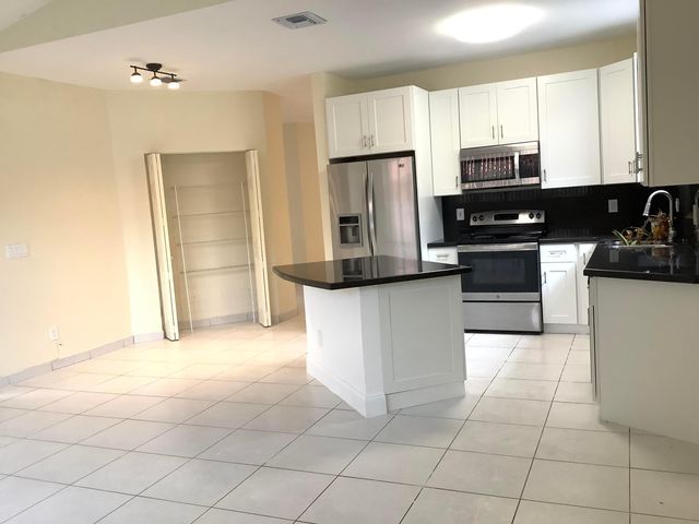 7330 NW 1st Place, Plantation, FL 33317