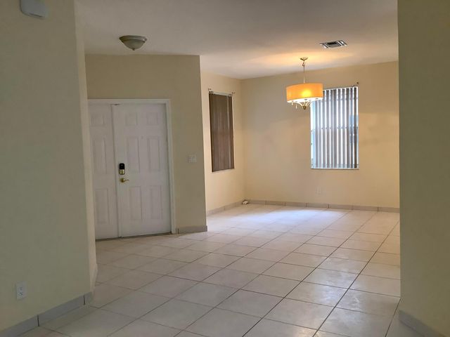 7330 NW 1st Place, Plantation, FL 33317