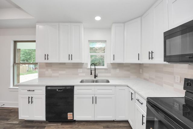 705 Road 3371a, Cleveland, TX 77327