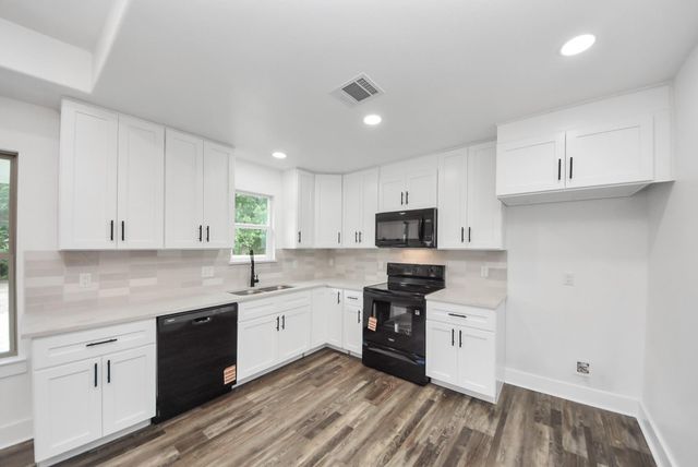 705 Road 3371a, Cleveland, TX 77327