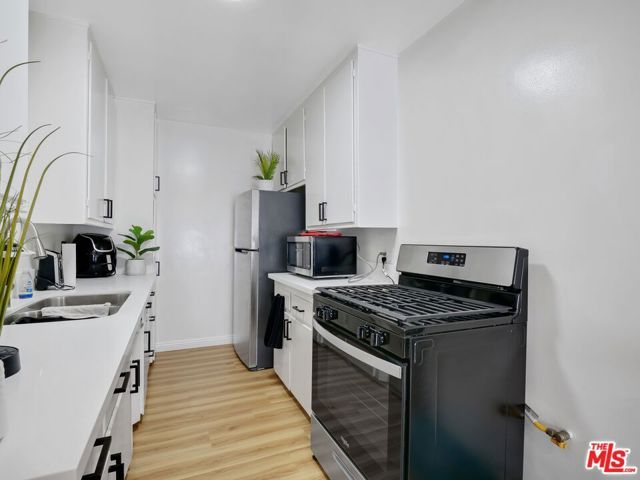 917 Edgewood Street, Inglewood, CA 90302