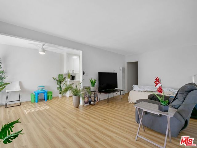 917 Edgewood Street, Inglewood, CA 90302