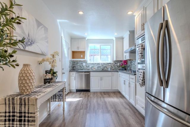 352 Monterey Road, Pacifica, CA 94044