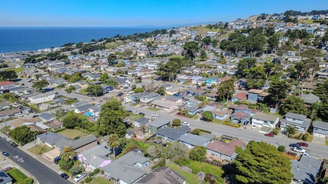 352 Monterey Road, Pacifica, CA 94044