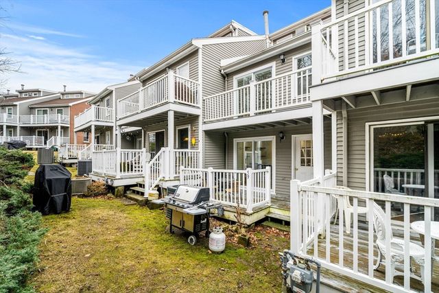 59 Breakwater Dr 59, Chelsea, MA 02150