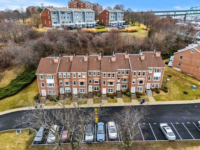 59 Breakwater Dr 59, Chelsea, MA 02150
