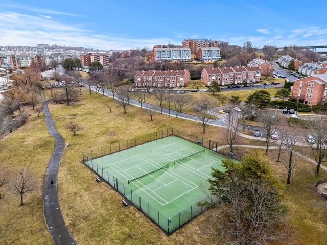 59 Breakwater Dr 59, Chelsea, MA 02150