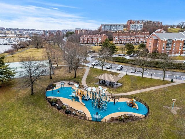 59 Breakwater Dr 59, Chelsea, MA 02150