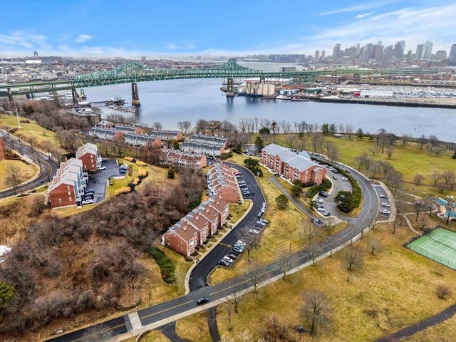 59 Breakwater Dr 59, Chelsea, MA 02150