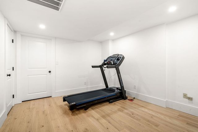 59 Breakwater Dr 59, Chelsea, MA 02150