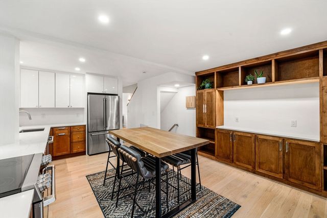 59 Breakwater Dr 59, Chelsea, MA 02150