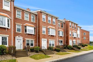 59 Breakwater Dr 59, Chelsea, MA 02150