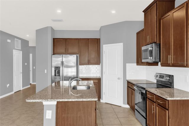 29307 MEADOWCROFT AVENUE, Wesley Chapel, FL 33544