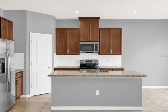 29307 MEADOWCROFT AVENUE, Wesley Chapel, FL 33544