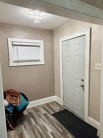 3327 N 28th STREET, Milwaukee, WI 53216