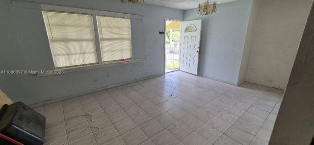 610 E 6th Pl, Hialeah, FL 33010