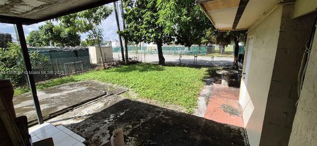 610 E 6th Pl, Hialeah, FL 33010