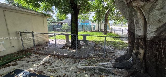 610 E 6th Pl, Hialeah, FL 33010