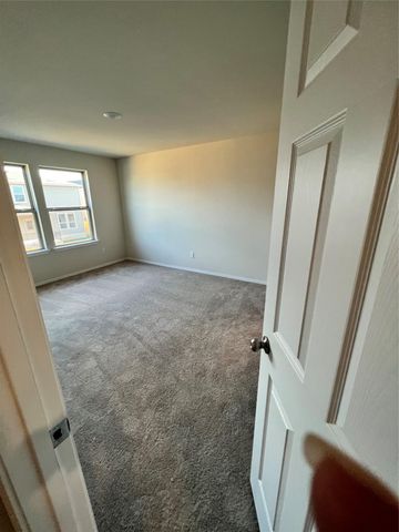 404 Stone Water LN, Jarrell, TX 76537