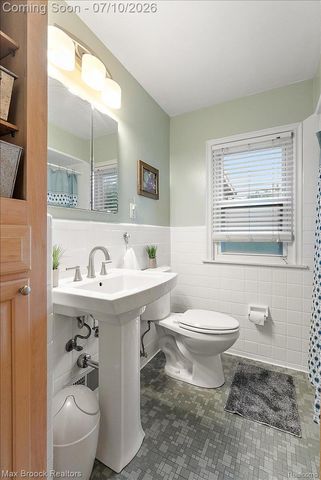13154 Lasalle Boulevard, Huntington Woods, MI 48070