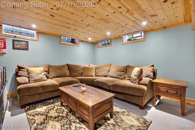 13154 Lasalle Boulevard, Huntington Woods, MI 48070