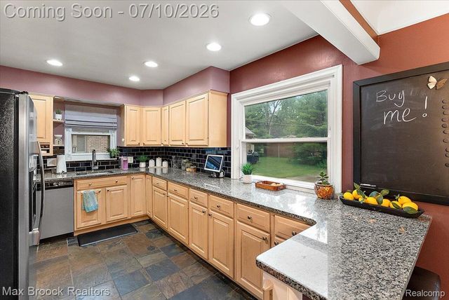13154 Lasalle Boulevard, Huntington Woods, MI 48070