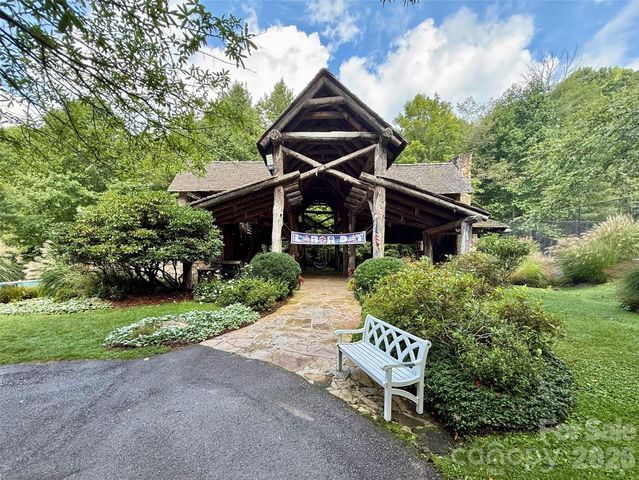 98 Goldenleaf Road, Mars Hill, NC 28754