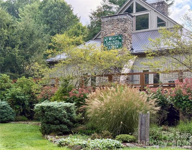 98 Goldenleaf Road, Mars Hill, NC 28754