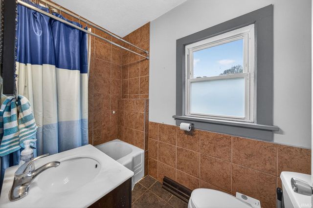 26666 Edison Road, South Bend, IN 46628