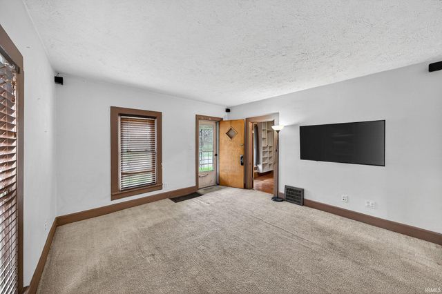 26666 Edison Road, South Bend, IN 46628