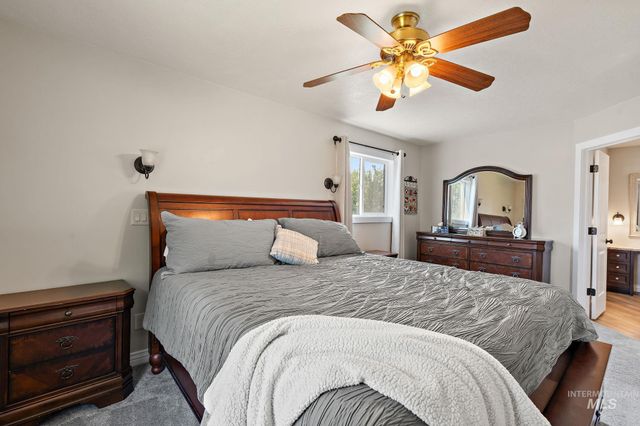 2305 Locust Lane, Nampa, ID 83686