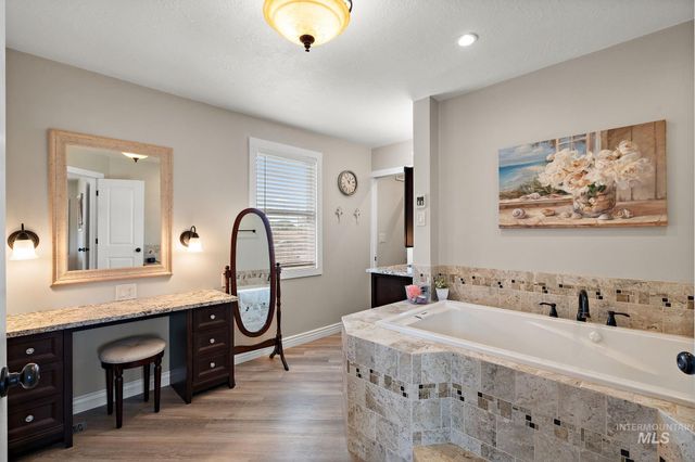 2305 Locust Lane, Nampa, ID 83686