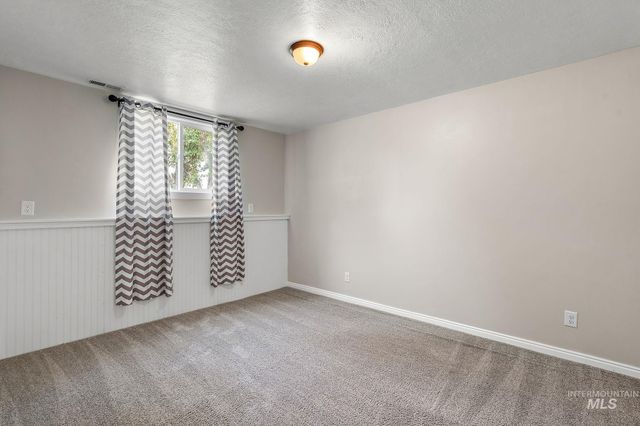2305 Locust Lane, Nampa, ID 83686