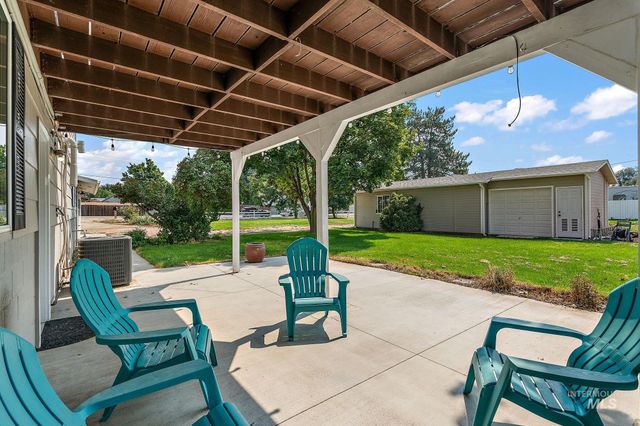 2305 Locust Lane, Nampa, ID 83686