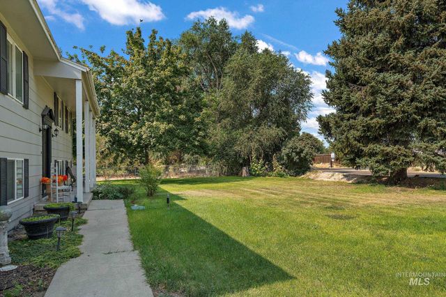 2305 Locust Lane, Nampa, ID 83686