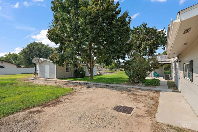 2305 Locust Lane, Nampa, ID 83686