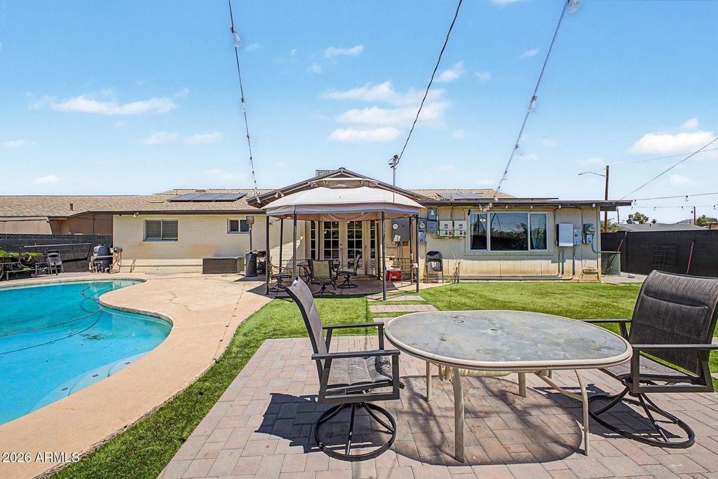 Image 26 of property listing at 3701 W ECHO Lane, Phoenix, AZ 85051