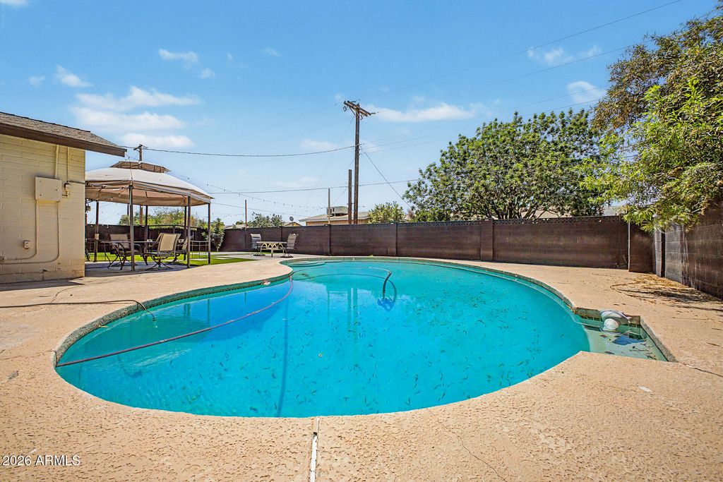 Image 28 of property listing at 3701 W ECHO Lane, Phoenix, AZ 85051