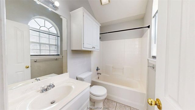 2404 Trace Meadows, College Station, TX 77845