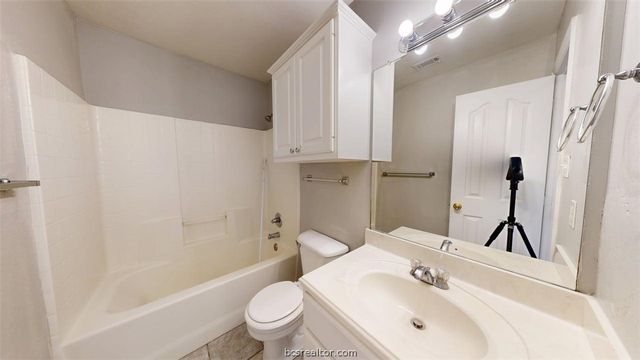 2404 Trace Meadows, College Station, TX 77845