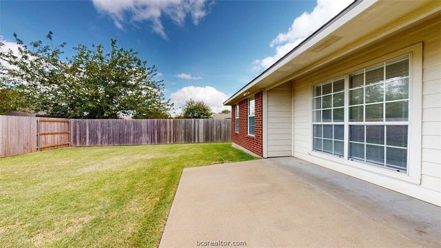 2404 Trace Meadows, College Station, TX 77845