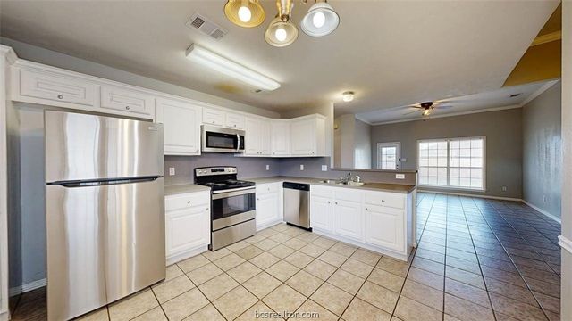 2404 Trace Meadows, College Station, TX 77845
