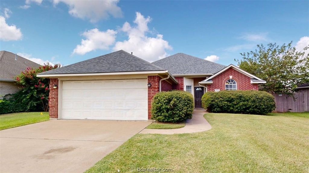 2404 Trace Meadows, College Station, TX 77845