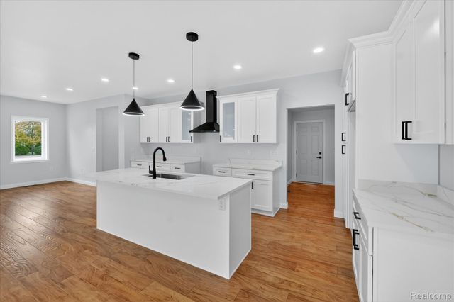 37235 Jefferson Avenue, Harrison Charter Township, MI 48045