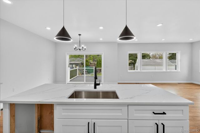 37235 Jefferson Avenue, Harrison Charter Township, MI 48045