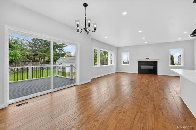 37235 Jefferson Avenue, Harrison Charter Township, MI 48045
