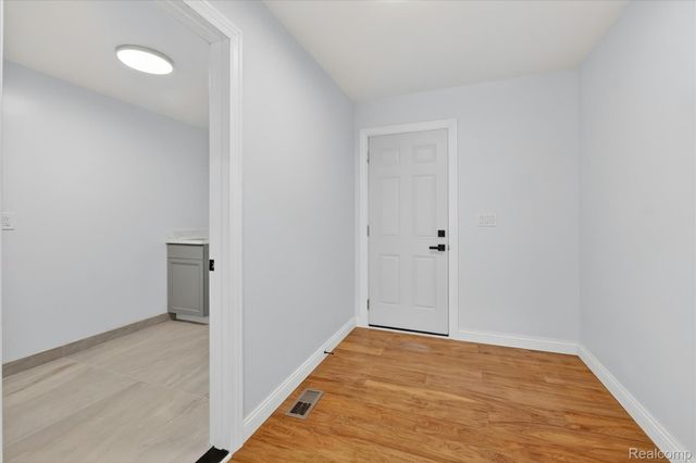 37235 Jefferson Avenue, Harrison Charter Township, MI 48045
