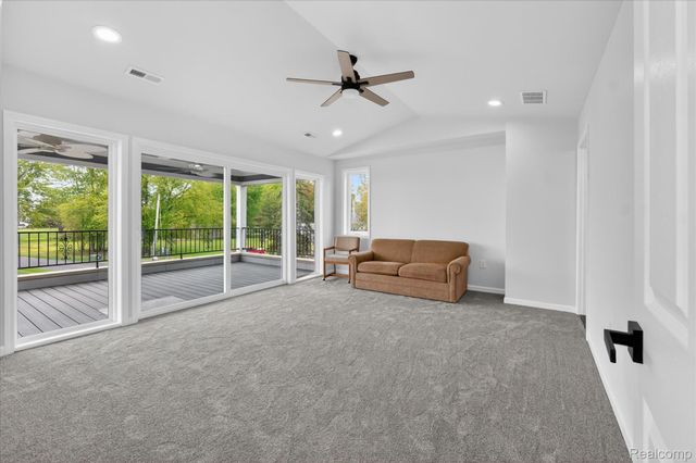 37235 Jefferson Avenue, Harrison Charter Township, MI 48045