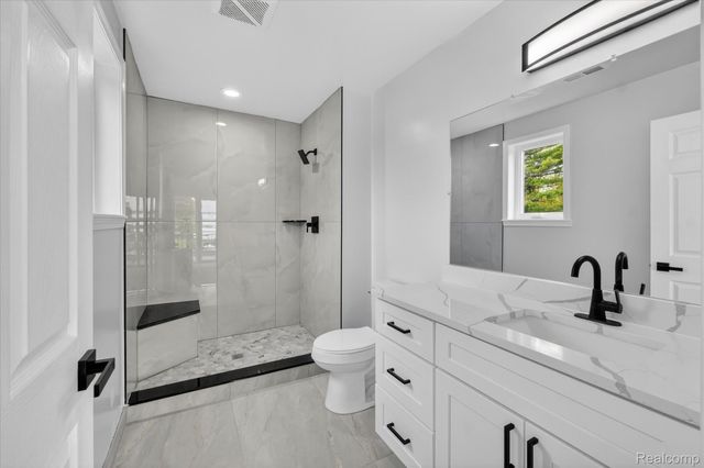 37235 Jefferson Avenue, Harrison Charter Township, MI 48045