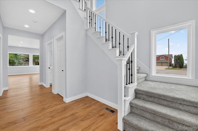 37235 Jefferson Avenue, Harrison Charter Township, MI 48045